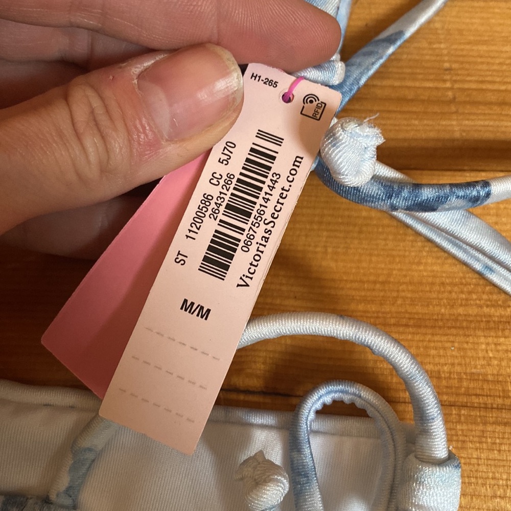 BNWT Victoria’s Secret String Bikini - Picture 3 of 6